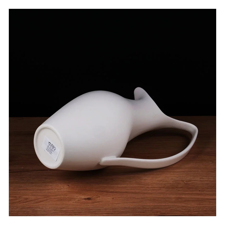 White ceramic vase, 33 x 17 x 19 cm